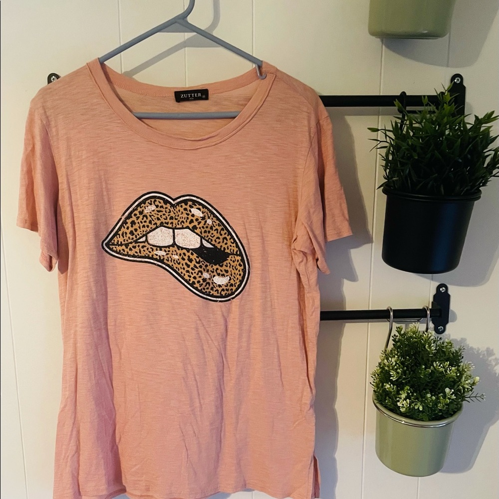Lips tee